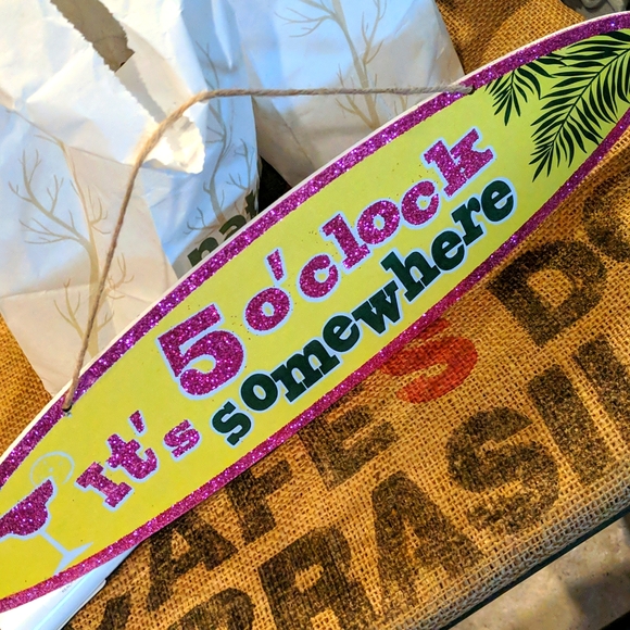 It's 5 O'Clock Somewhere Party Sign - Picture 1 of 2